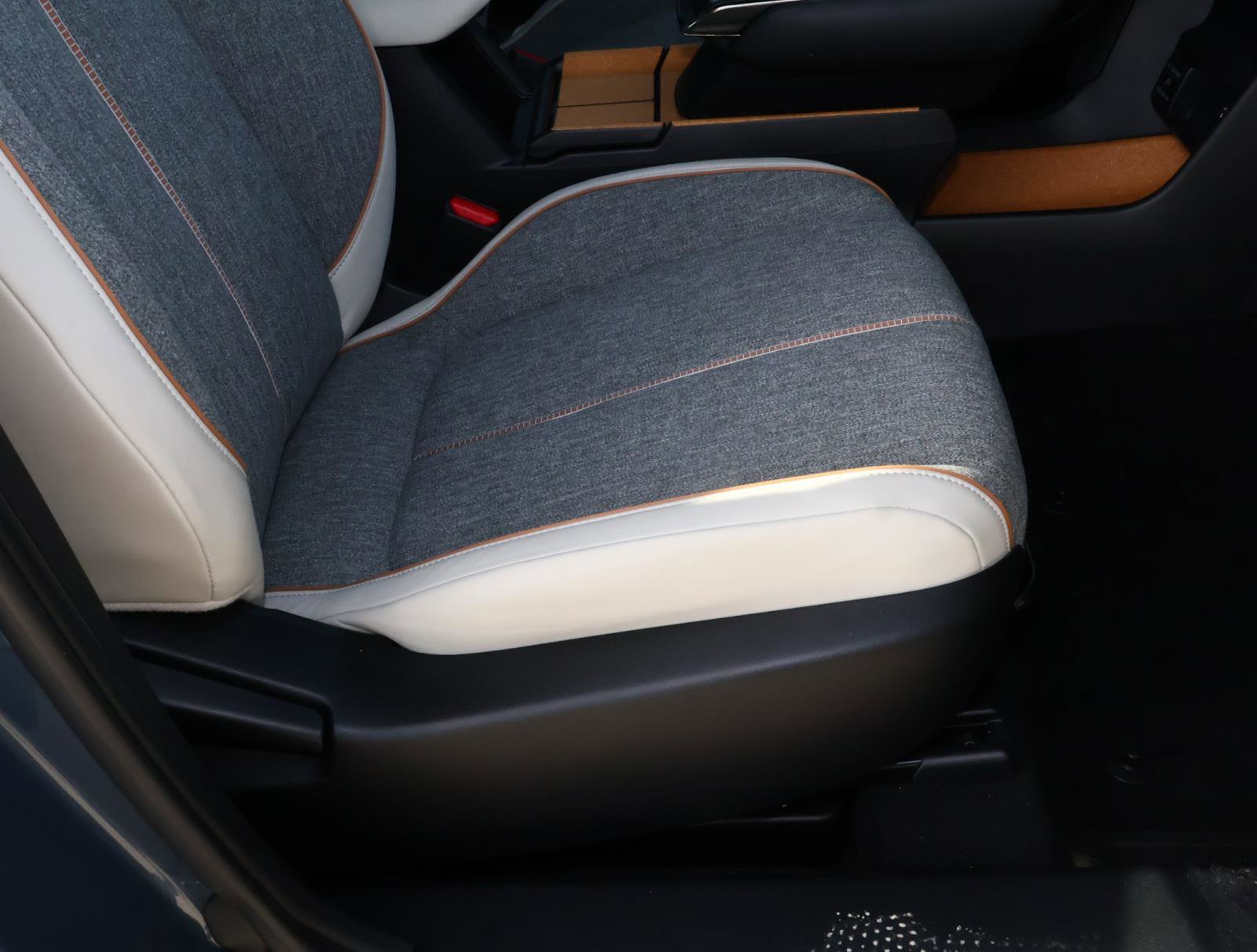 Used 2022 MAZDA MX-30 Electric w/ Premium Plus Pkg image 18