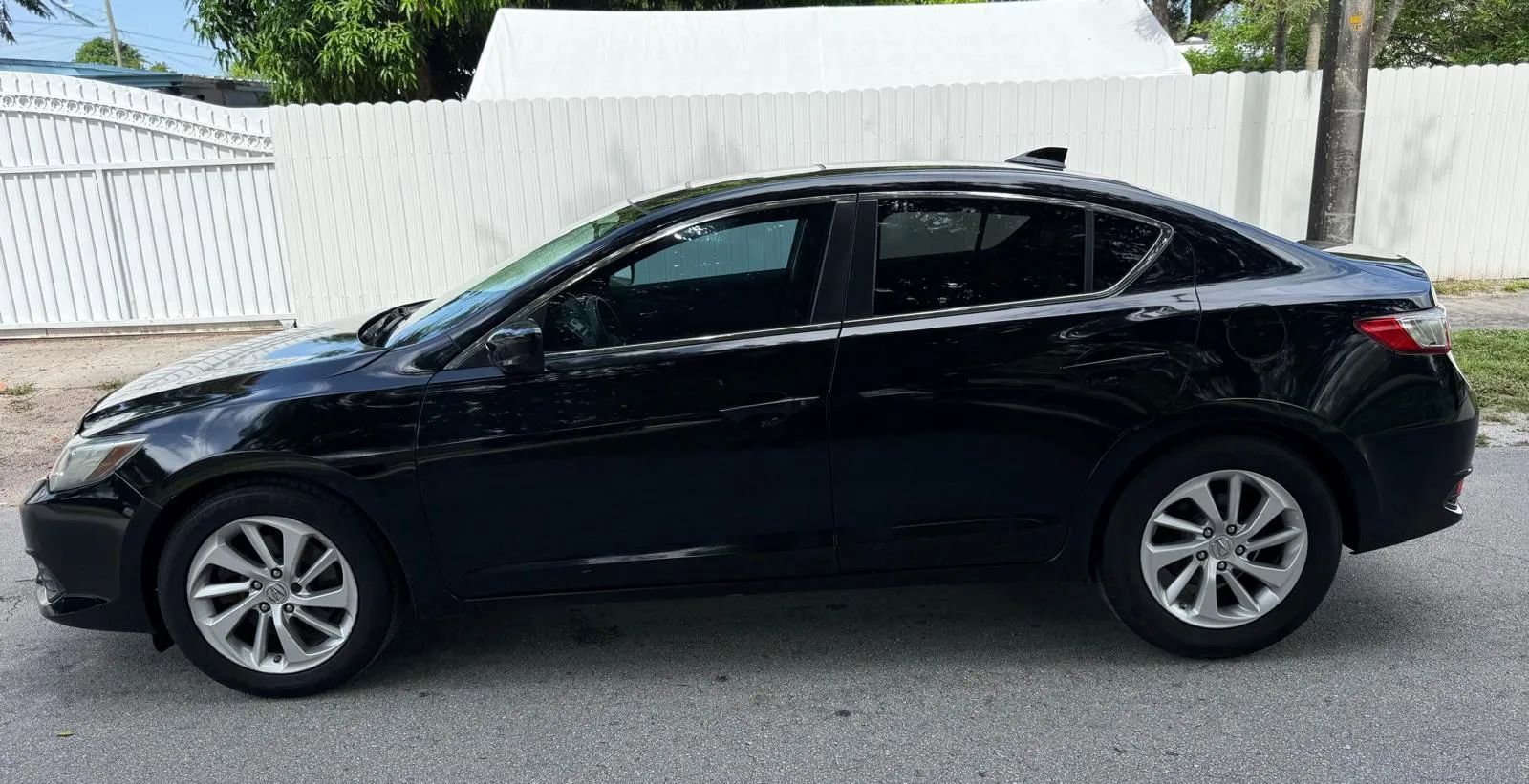 Used 2017 Acura ILX FWD image 3