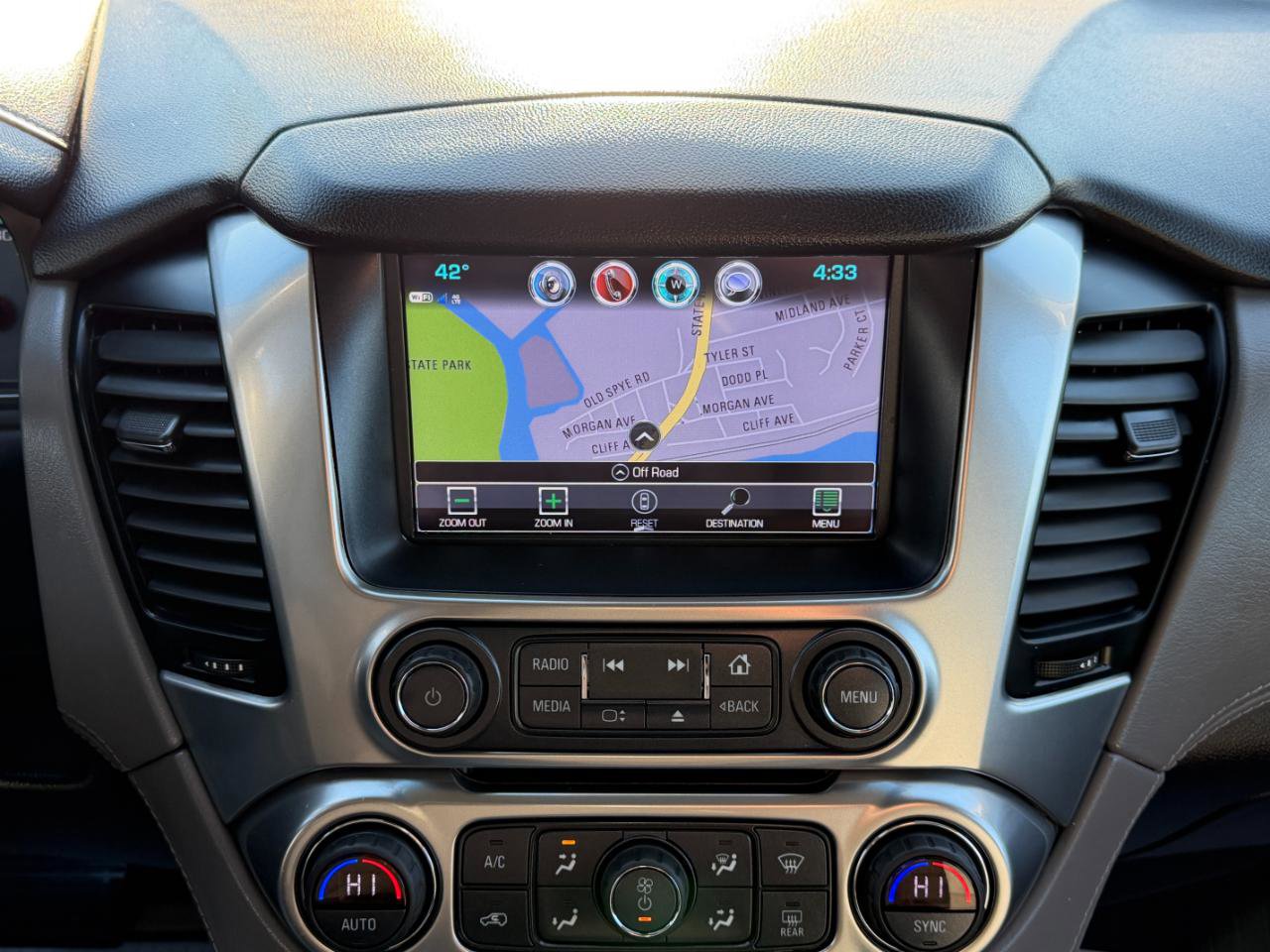 Used 2020 Chevrolet Suburban LT image 58