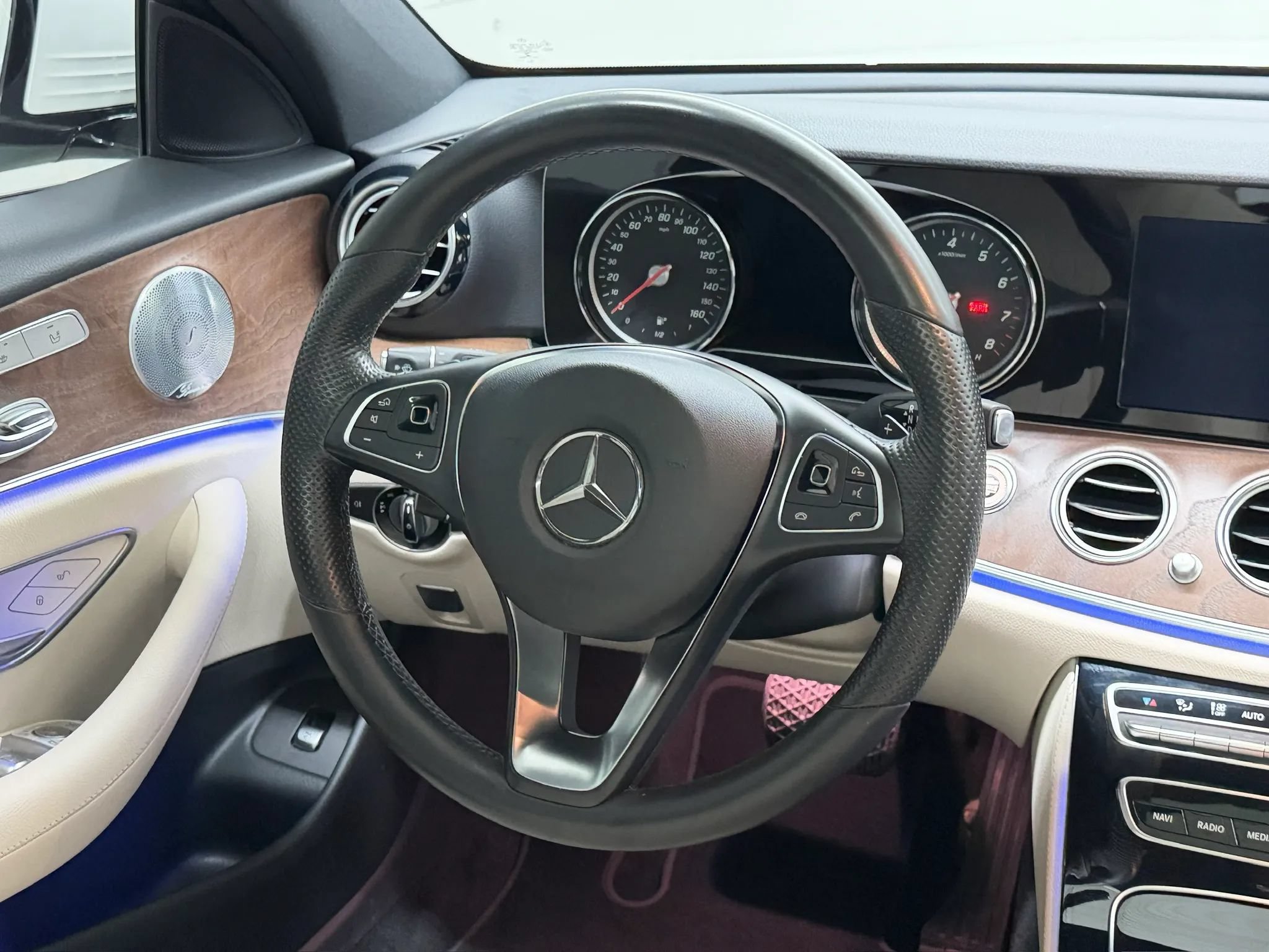Used 2017 Mercedes-Benz E 400 4MATIC Wagon image 68