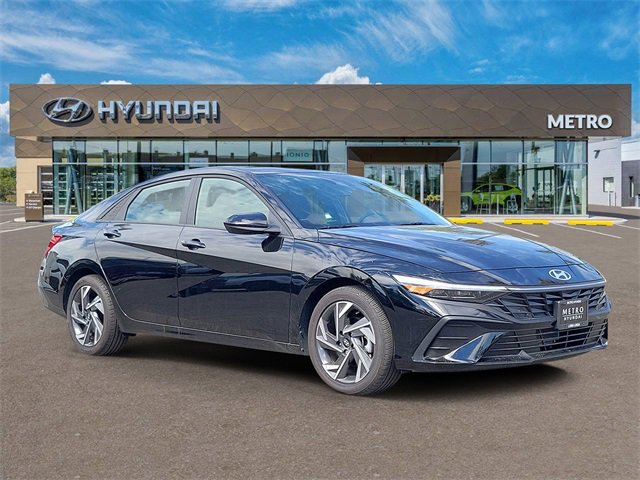 Used 2025 Hyundai Elantra Sport image 1