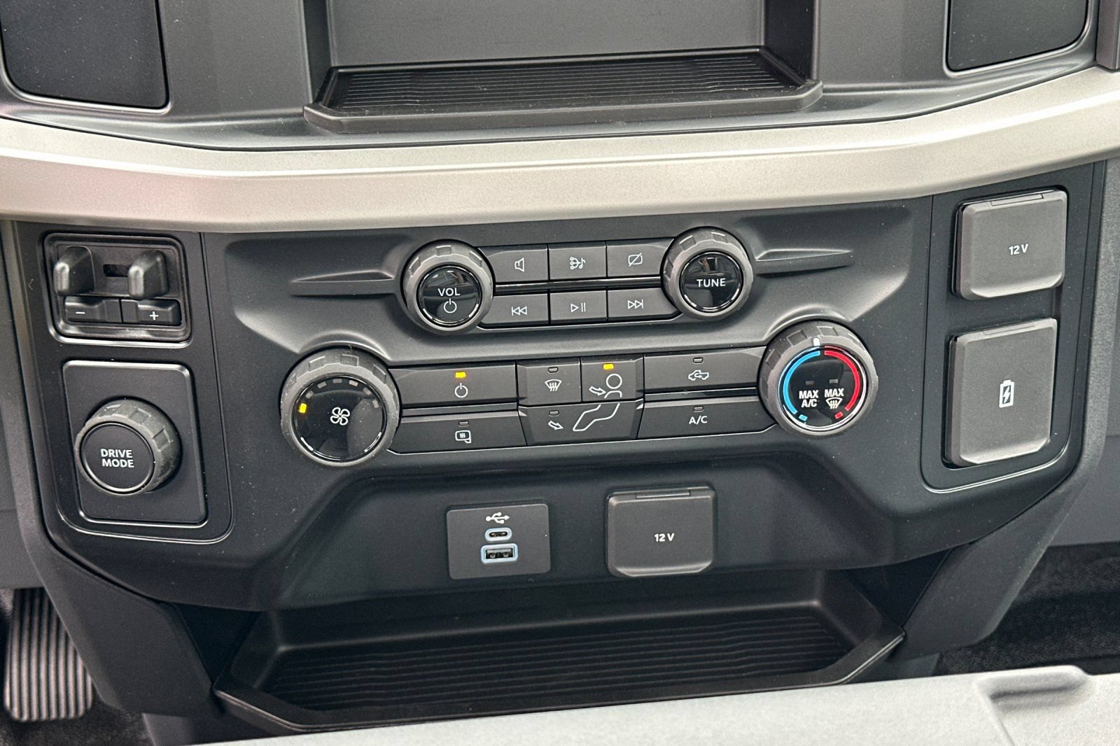 New 2024 Ford F550 2WD Regular Cab Super Duty image 13