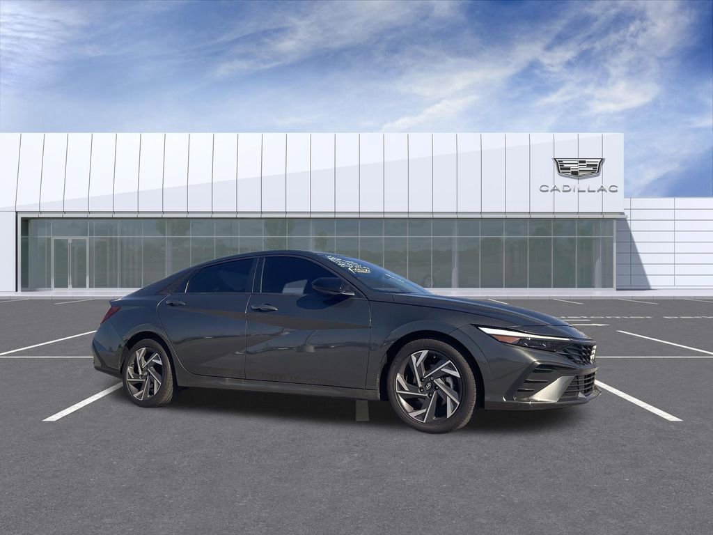 Used 2025 Hyundai Elantra Sport image 1