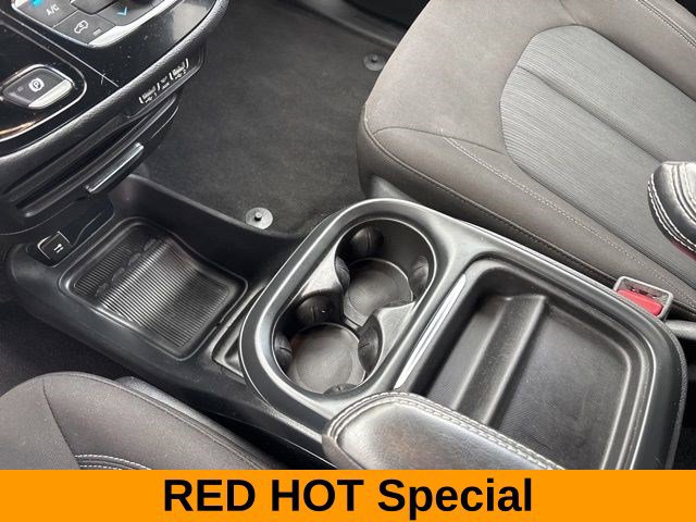 Used 2023 Chrysler Pacifica Touring FWD image 25