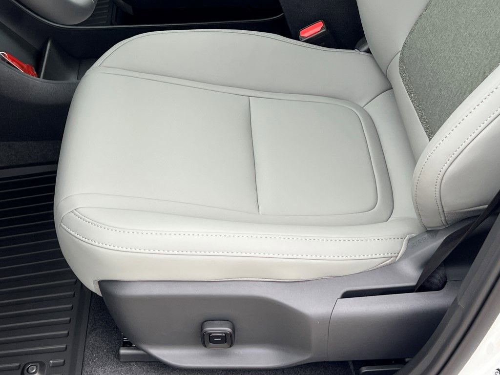 New 2026 Volvo EX30 Plus w/ Climate Package image 16