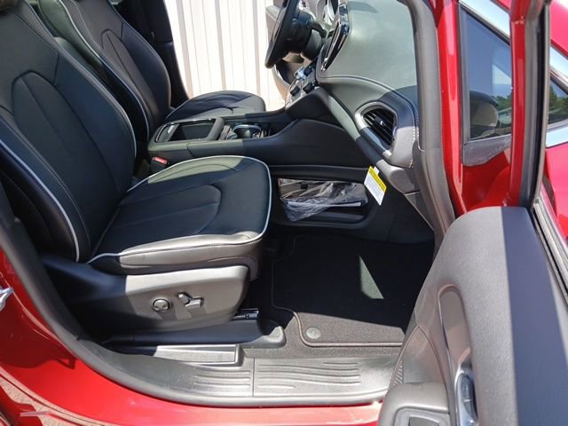 New 2027 Chrysler Pacifica Limited FWD image 29
