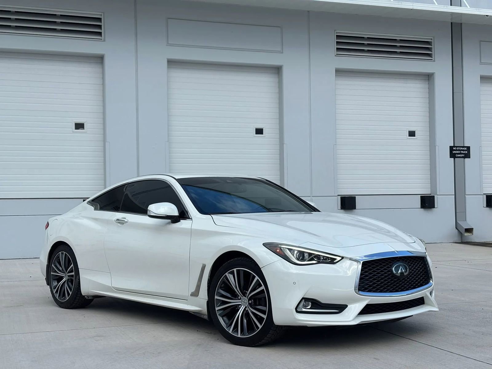 Used 2019 INFINITI Q60 3.0t Luxe w/ Essential Package image 2