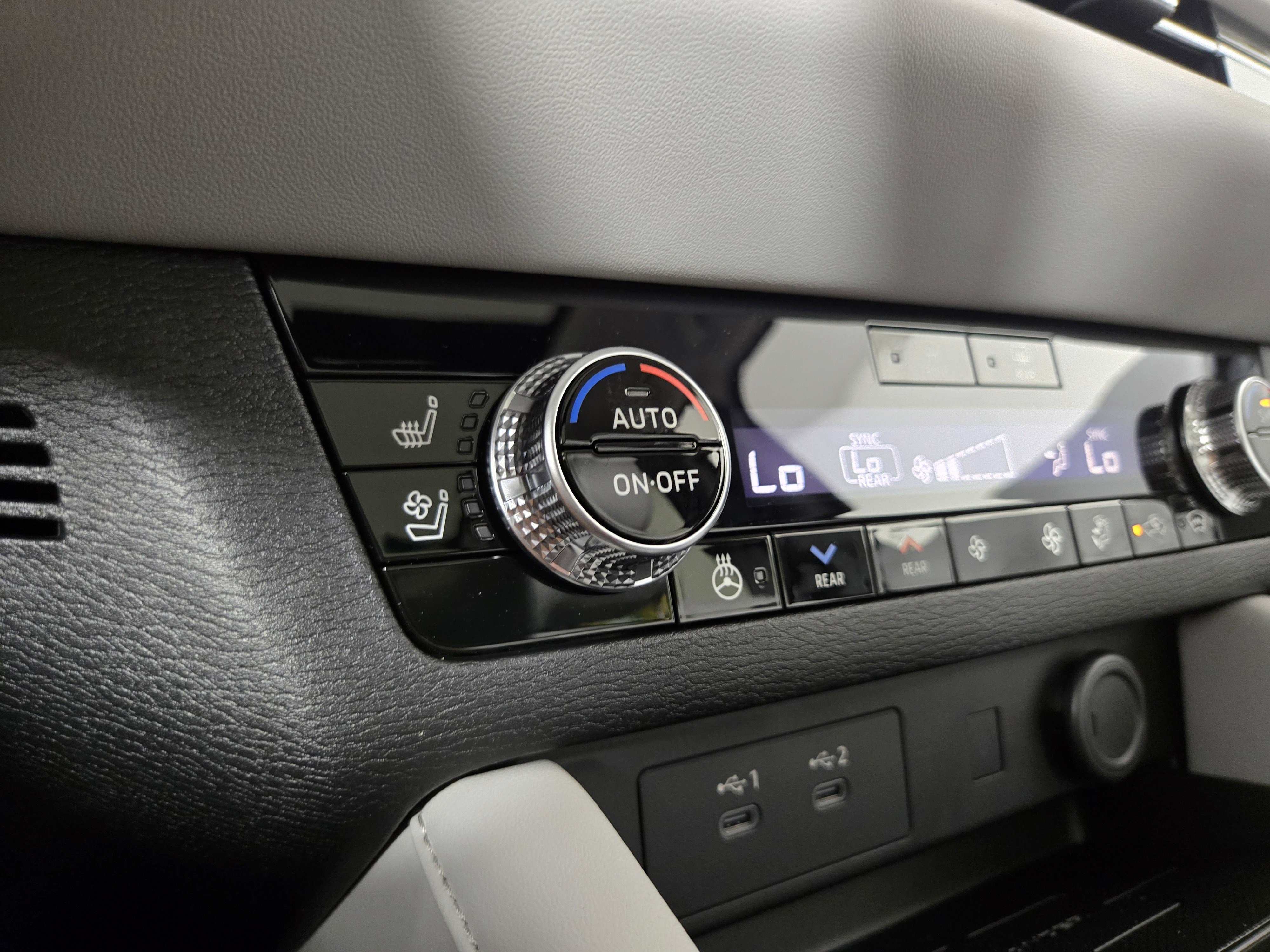 New 2025 Mitsubishi Outlander SEL image 27