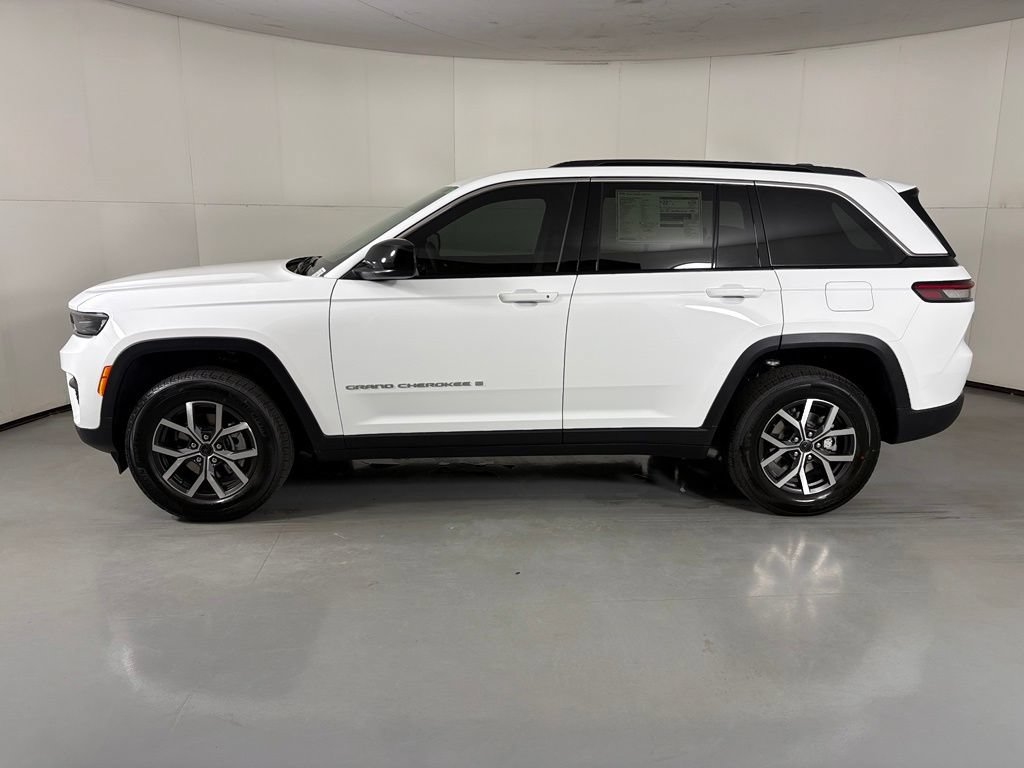 New 2027 Jeep Grand Cherokee Laredo X RWD image 5