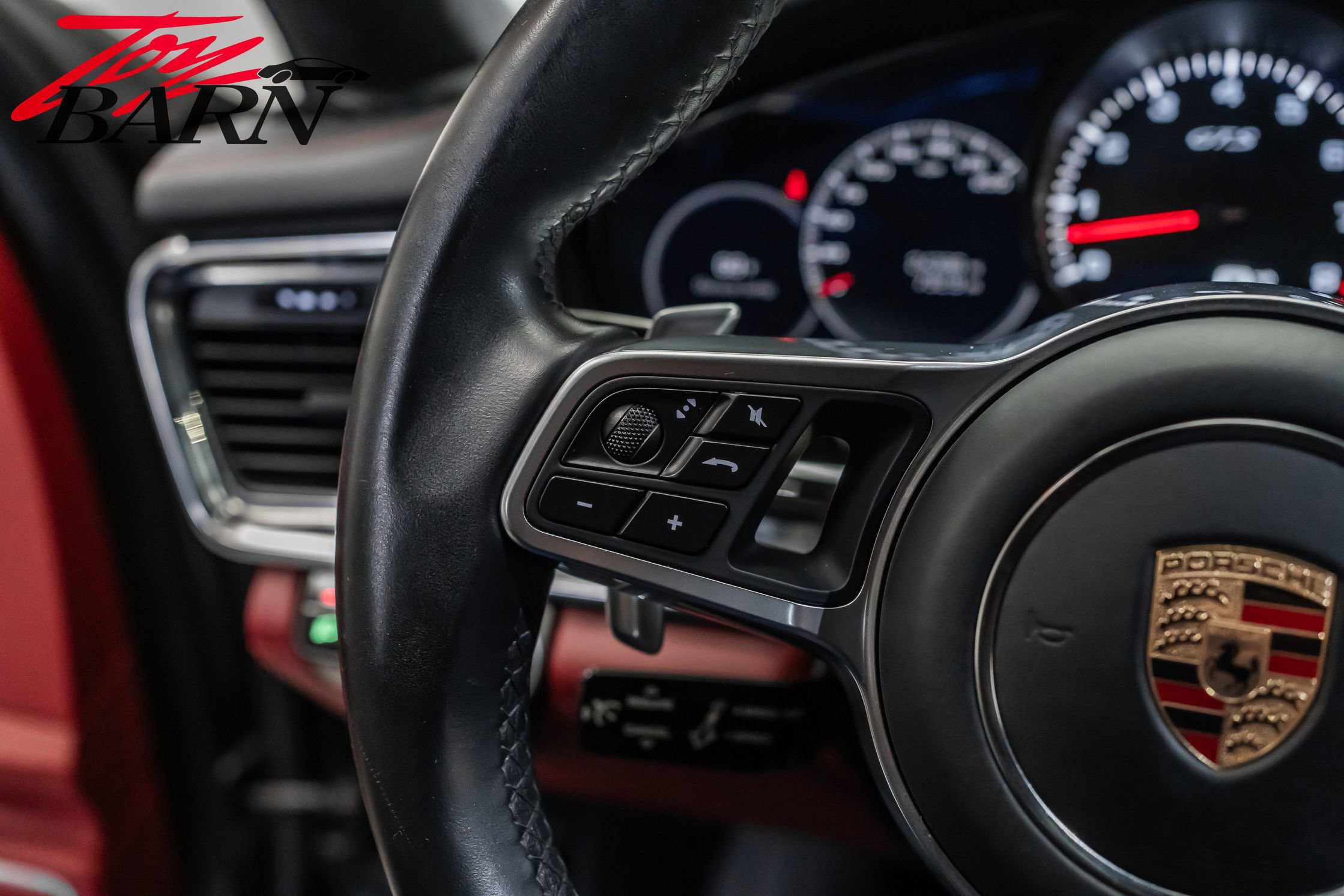 Used 2020 Porsche Panamera GTS image 32