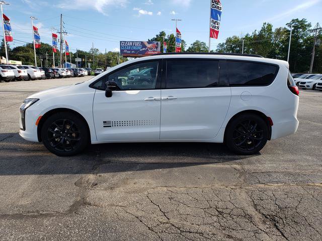 New 2027 Chrysler Pacifica Select FWD image 7