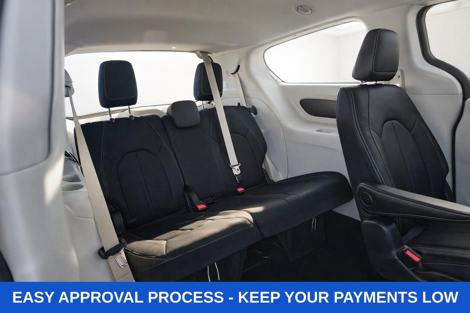 Used 2022 Chrysler Voyager LX image 11