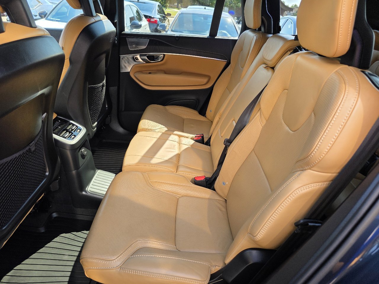 Used 2021 Volvo XC90 T8 Inscription w/ Lounge Package image 25