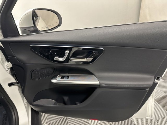 Used 2025 Mercedes-Benz GLC 300 4MATIC image 29