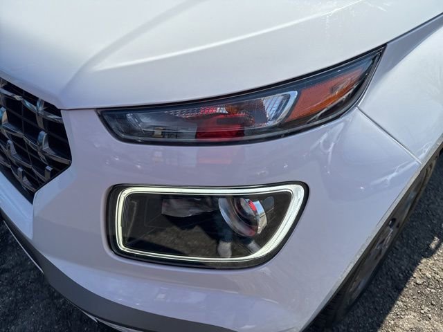 Used 2023 Hyundai Venue Limited image 28