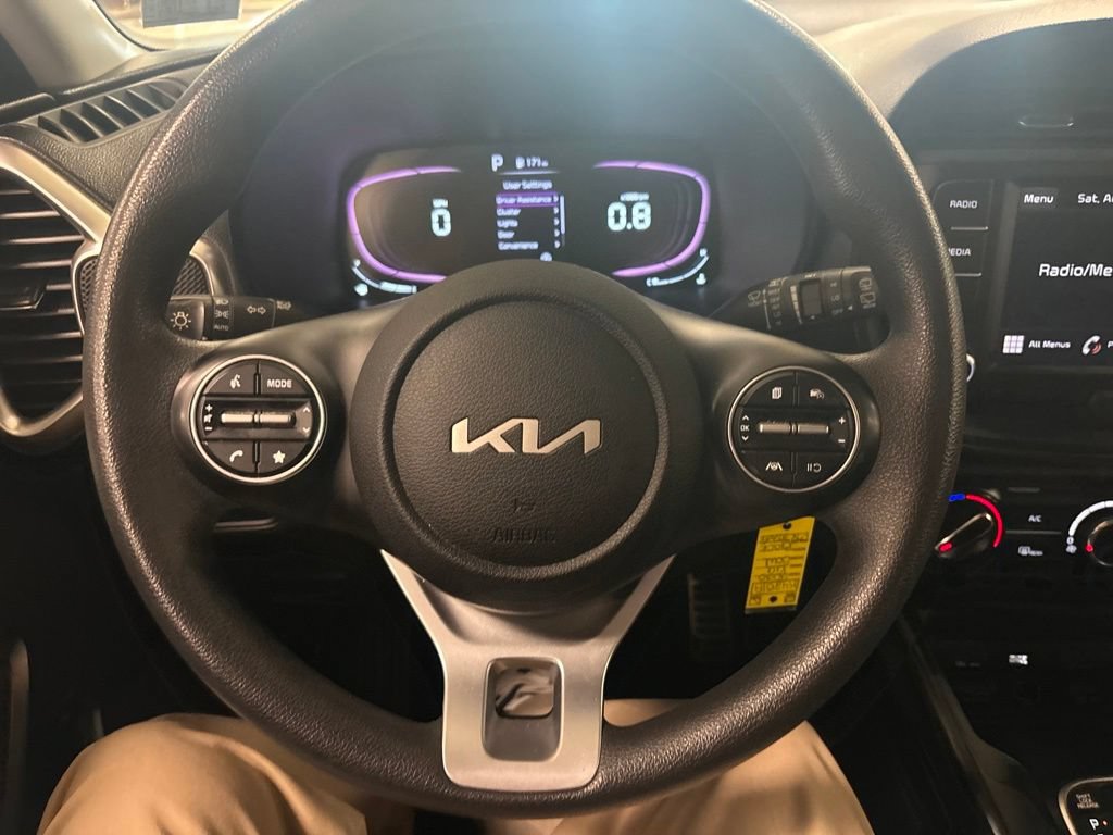 Used 2023 Kia Soul LX w/ LX Technology Package FWD image 12