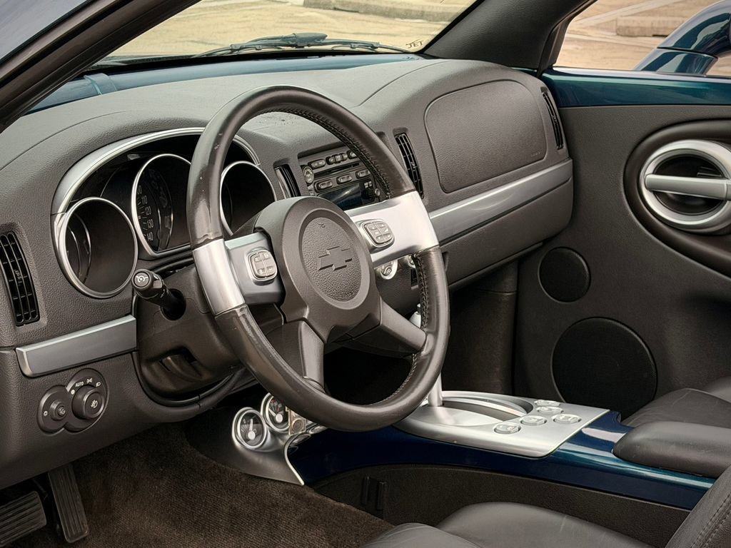 Used 2005 Chevrolet SSR w/ Preferred Equipment Group RWD image 24