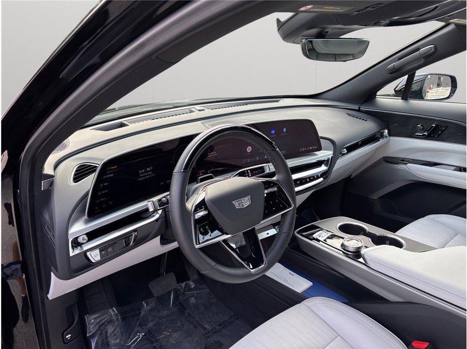 Used 2025 Cadillac Lyriq Luxury w/ LPO, Floor Liner Package image 6