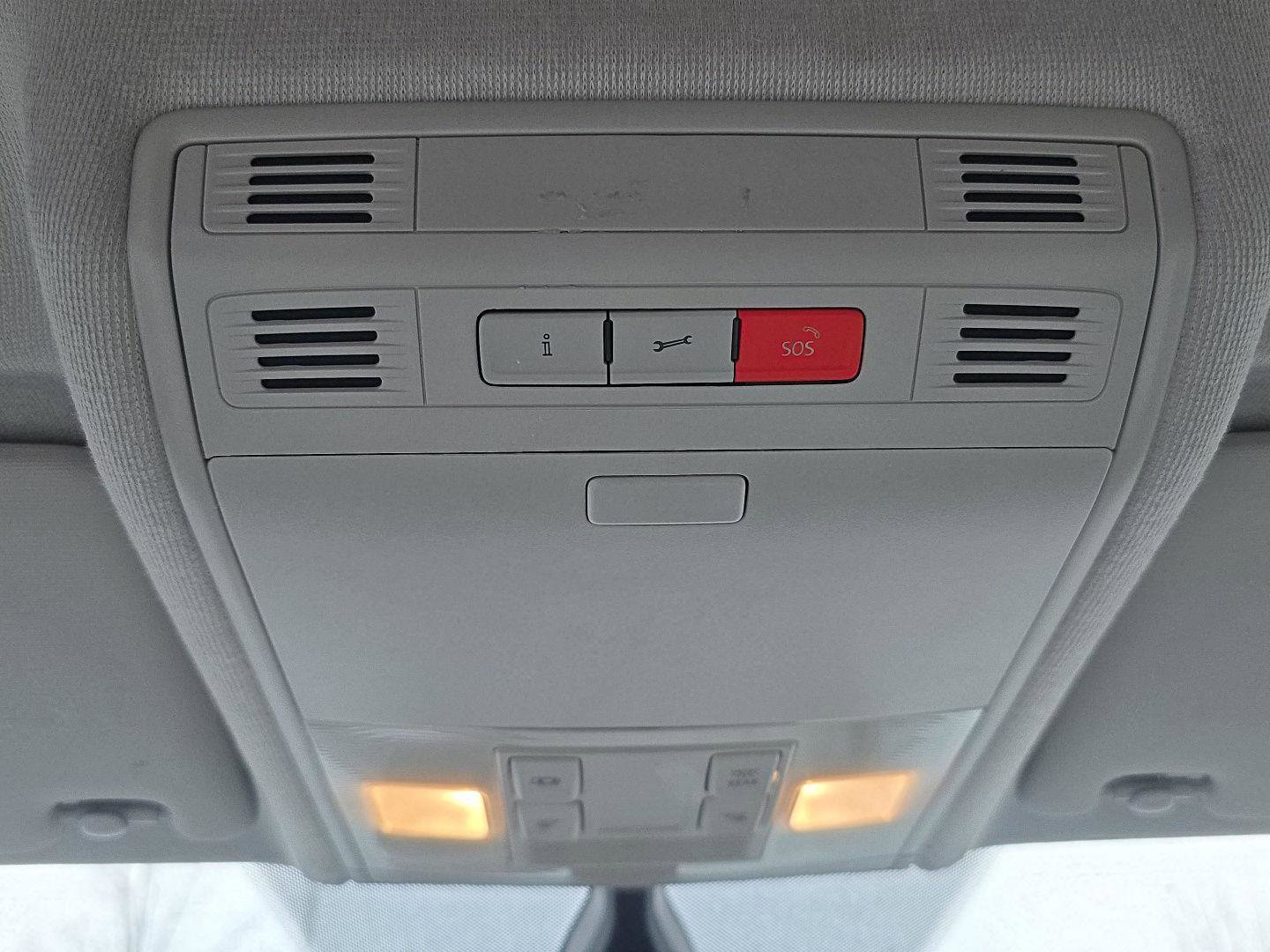 Used 2020 Volkswagen Tiguan SE image 14