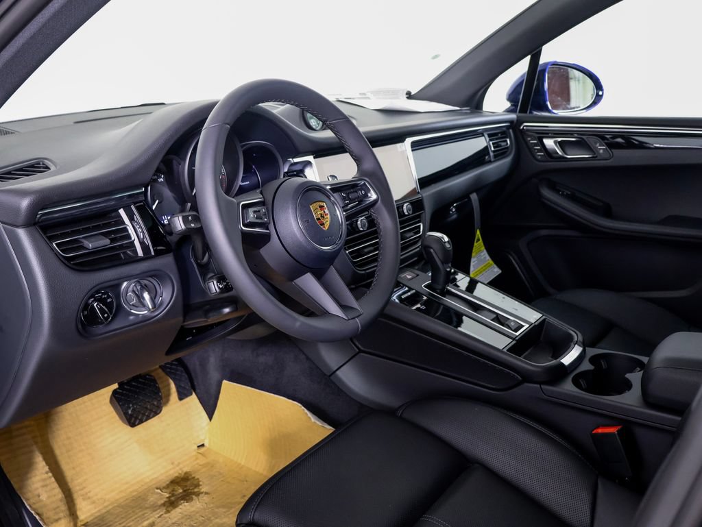 New 2026 Porsche Macan AWD/4WD image 4