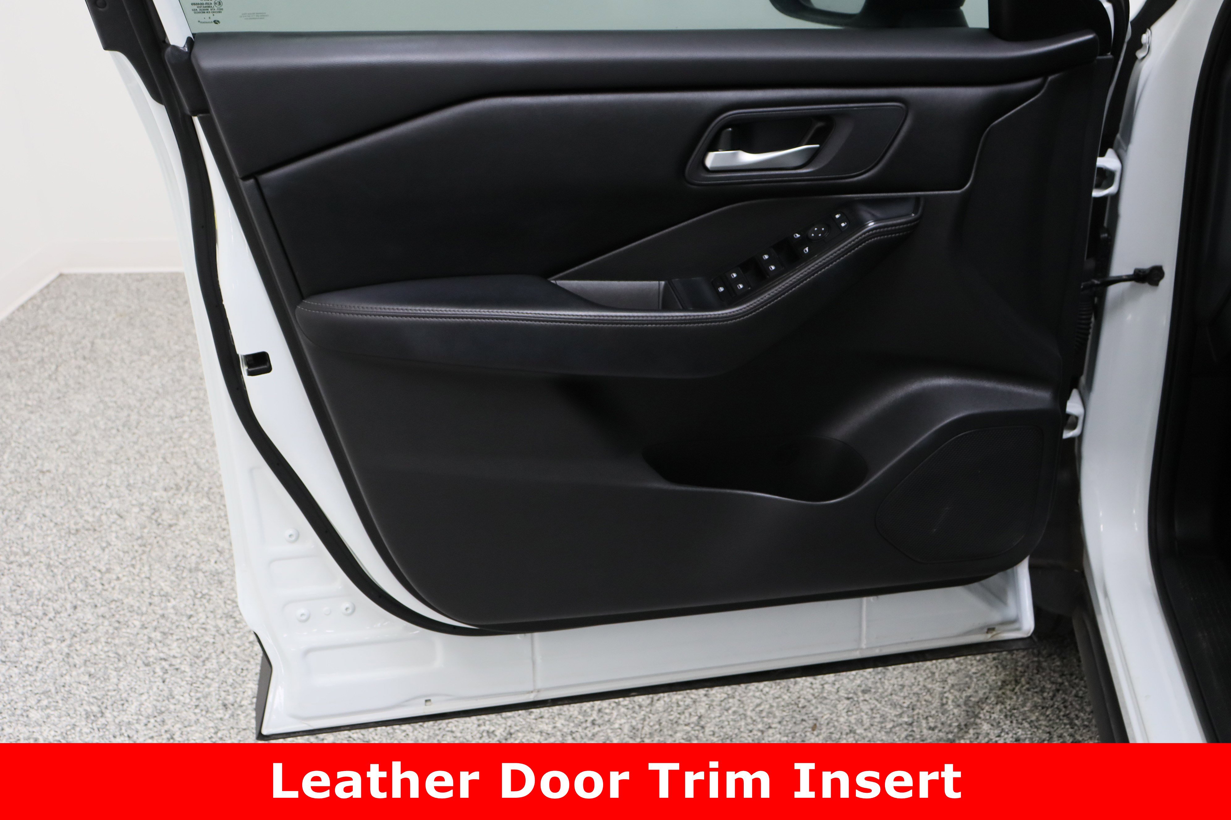 Used 2024 Nissan Rogue SV image 12