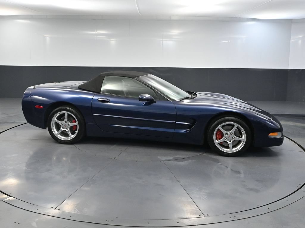 Used 2001 Chevrolet Corvette Convertible RWD image 3