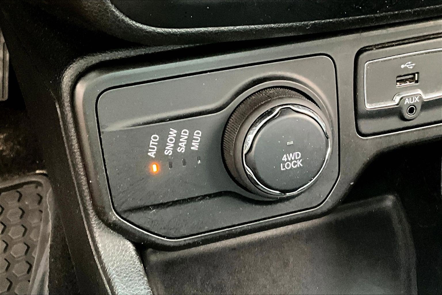 Used 2019 Jeep Renegade Latitude w/ Cold Weather Group AWD/4WD image 15