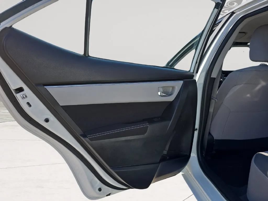Used 2019 Toyota Corolla LE FWD image 12