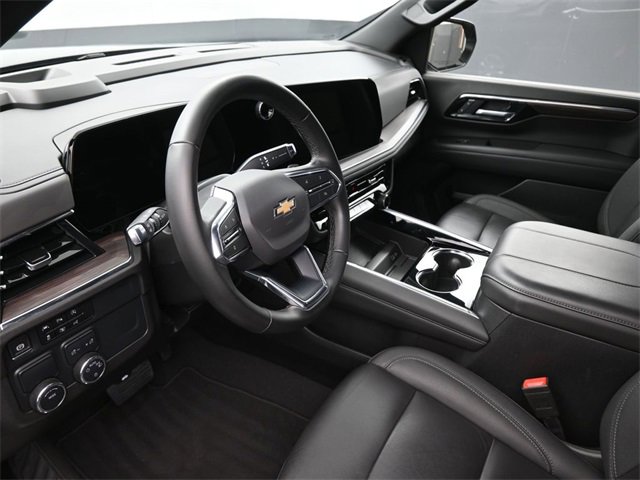Used 2025 Chevrolet Suburban LT image 19