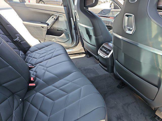 New 2025 BMW 750e xDrive w/ Premium Package image 11