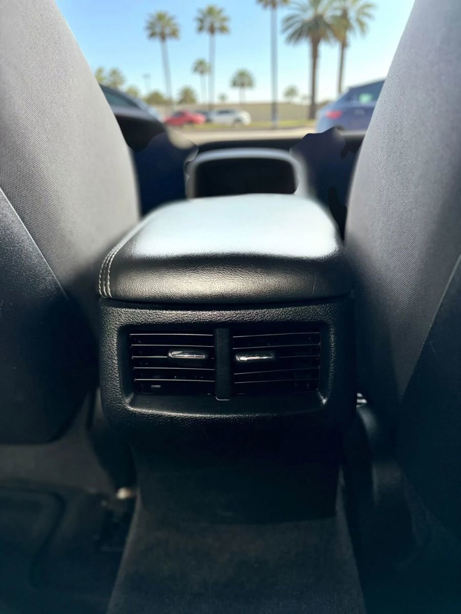 Used 2017 Dodge Challenger SXT RWD image 17