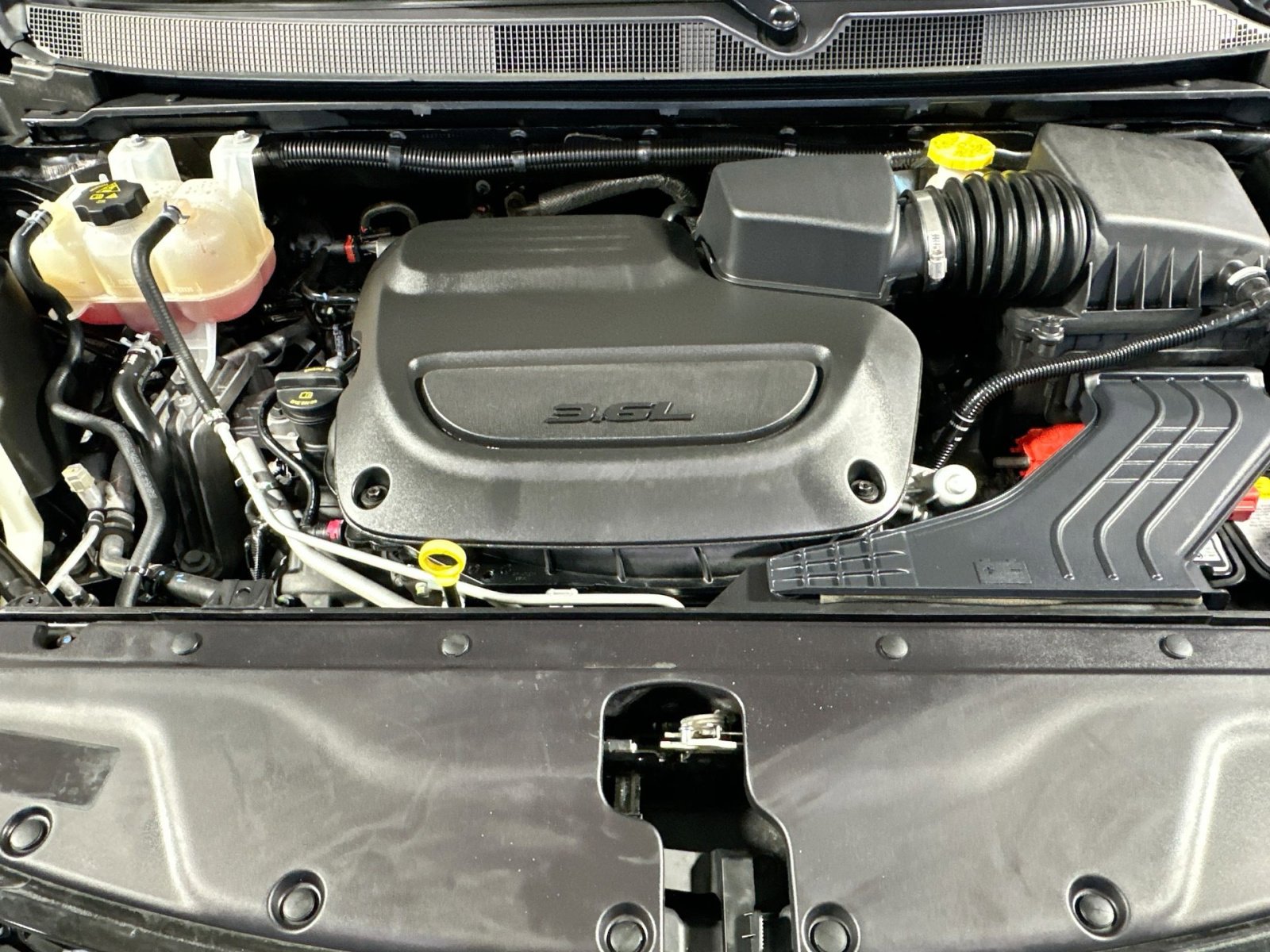 Used 2023 Chrysler Pacifica Touring-L image 39