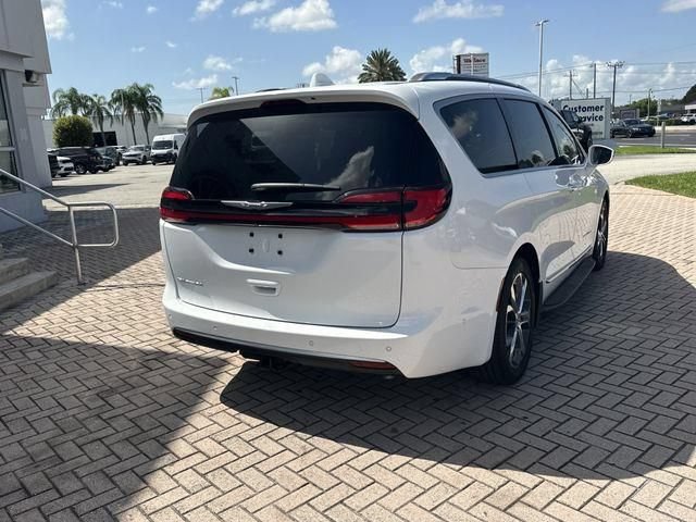 Used 2022 Chrysler Pacifica Pinnacle FWD image 7