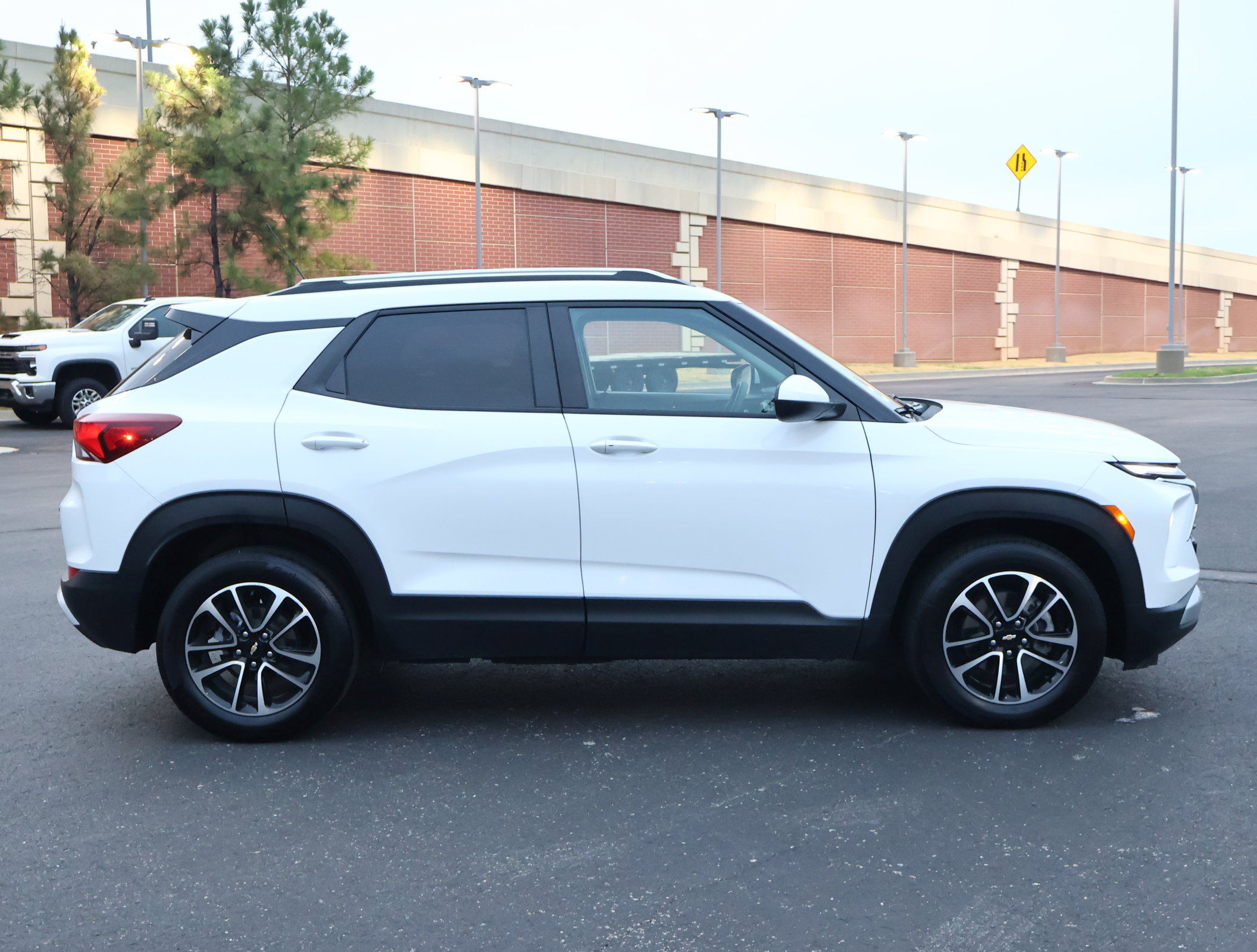 Used 2025 Chevrolet TrailBlazer LT FWD image 28