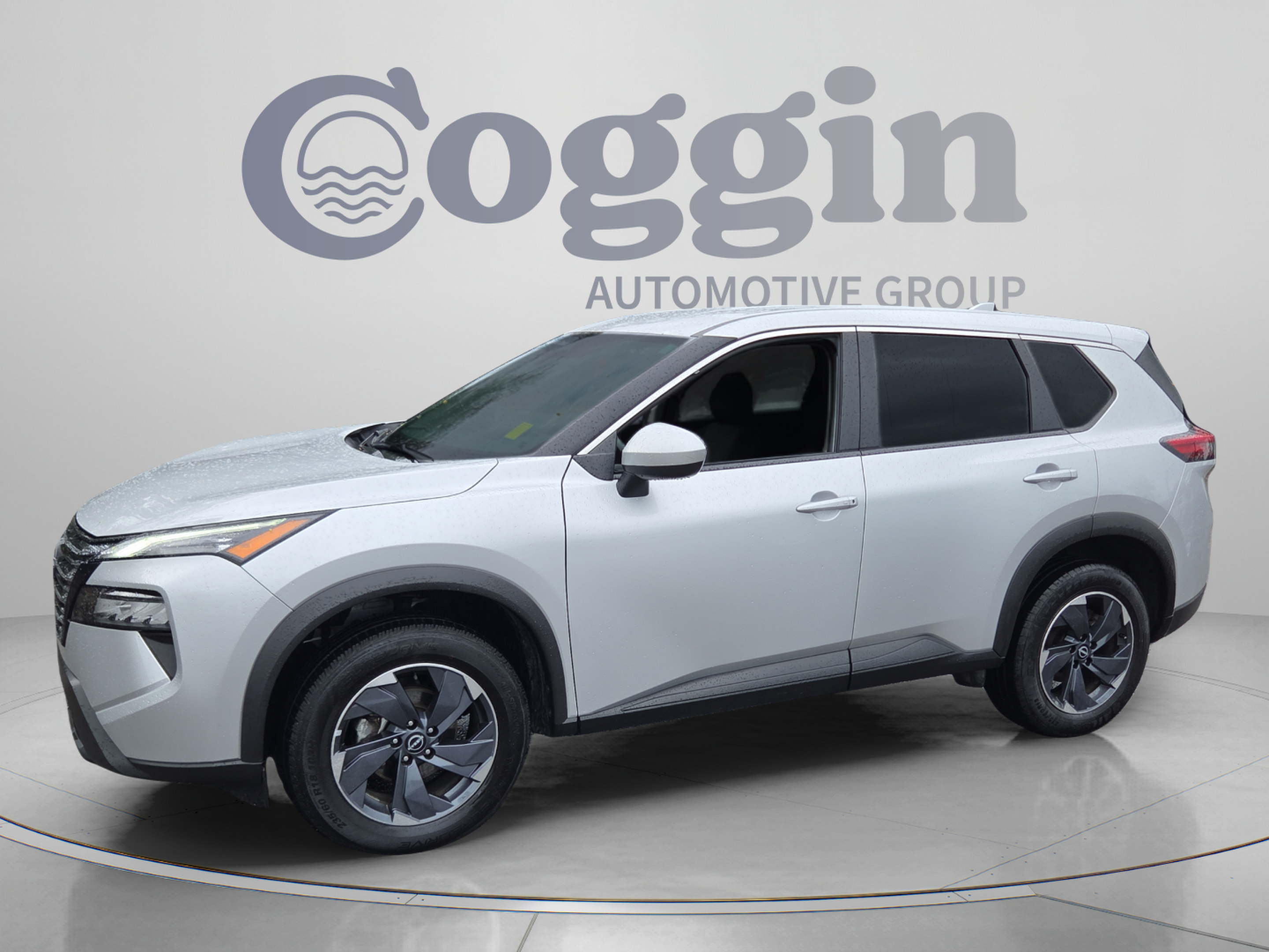 Used 2025 Nissan Rogue SV FWD image 1