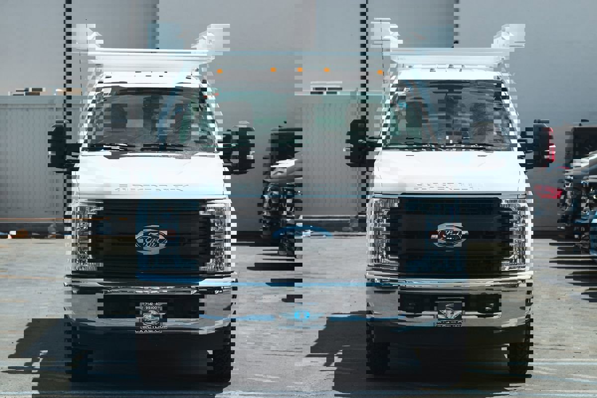 Used 2017 Ford F350 XL w/ Power Equipment Group image 4