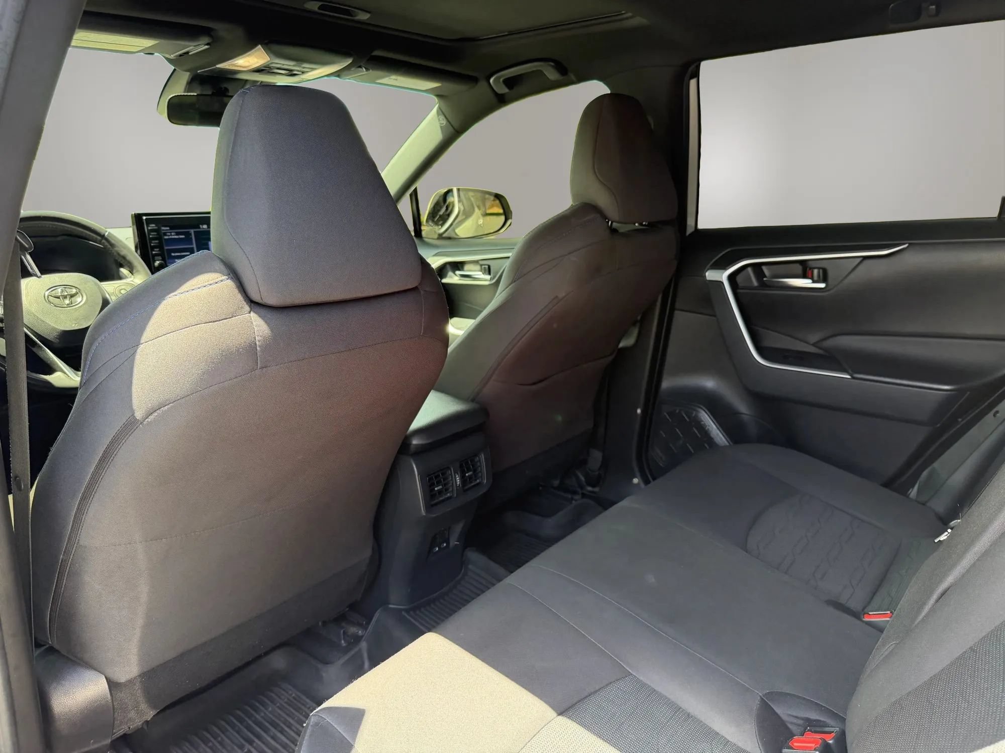 Used 2022 Toyota RAV4 SE w/ Convenience Package AWD/4WD image 35