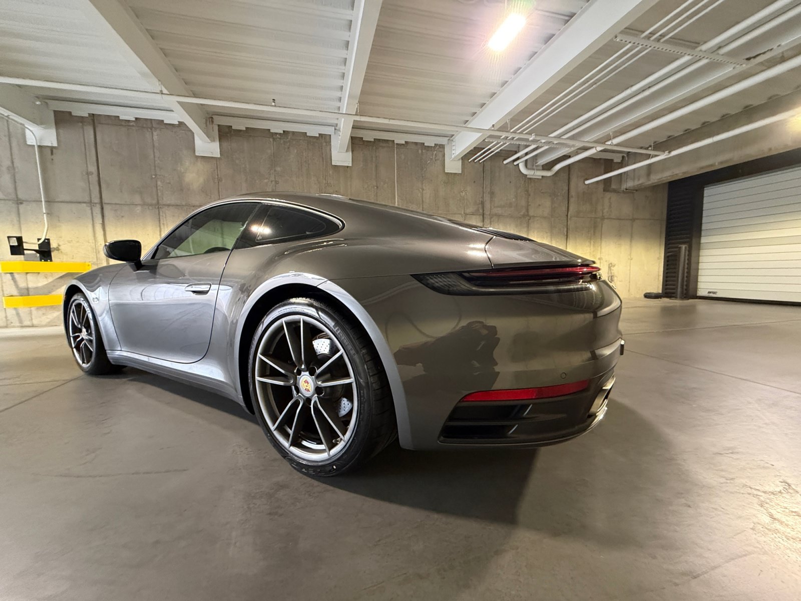 Used 2021 Porsche 911 Carrera RWD image 3