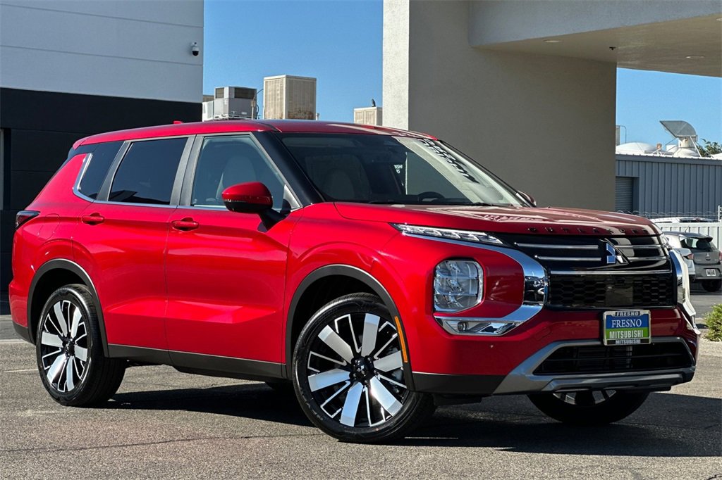 New 2025 Mitsubishi Outlander SE image 3