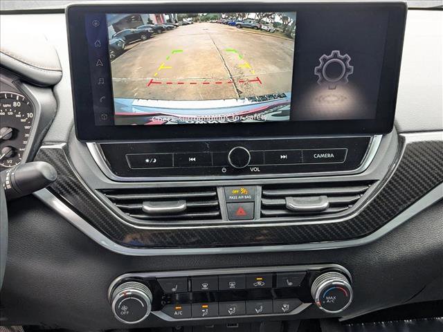 Used 2023 Nissan Altima 2.5 SR w/ SR Premium Package image 14