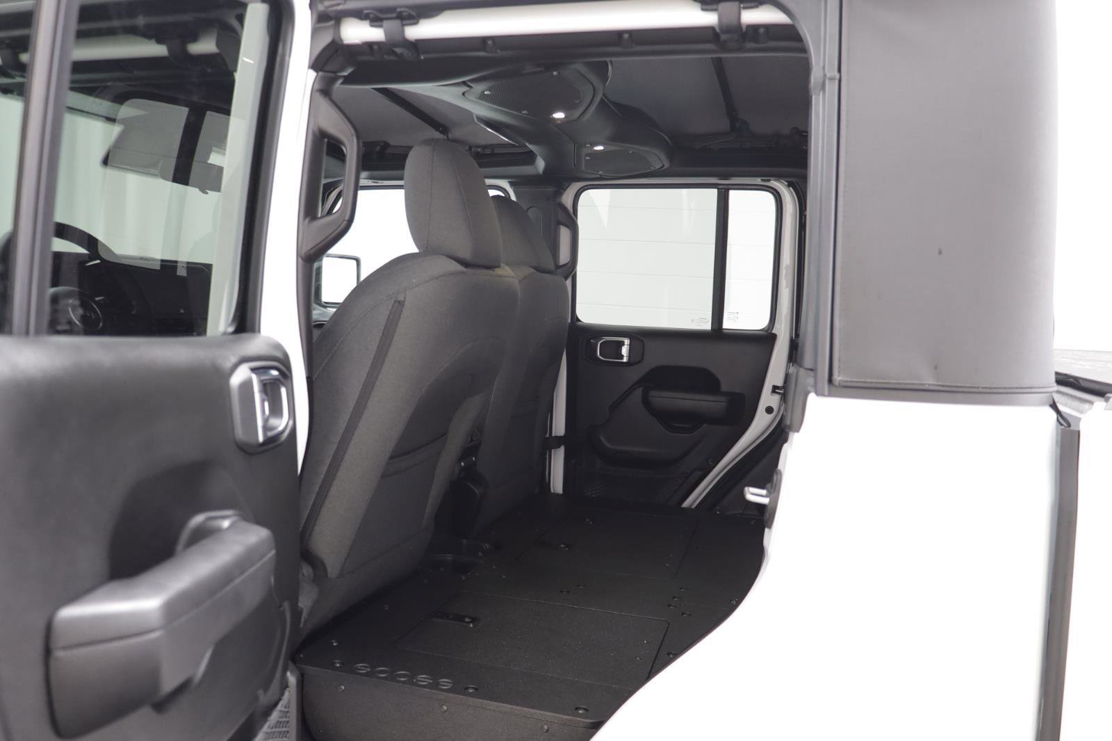 Used 2025 Jeep Gladiator Sport image 16