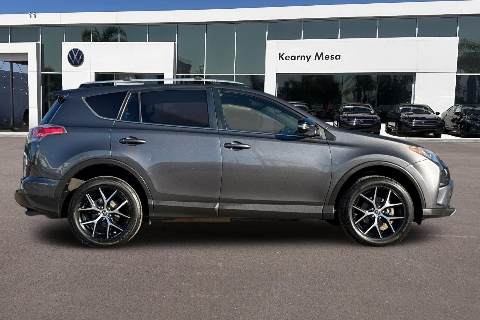 Used 2016 Toyota RAV4 SE image 3