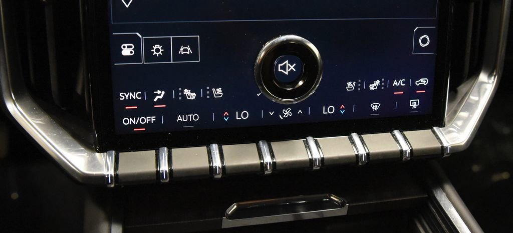 Used 2025 GMC Acadia Denali image 21