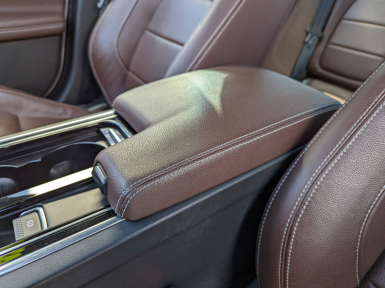 Used 2017 Jaguar XF R-Sport image 27