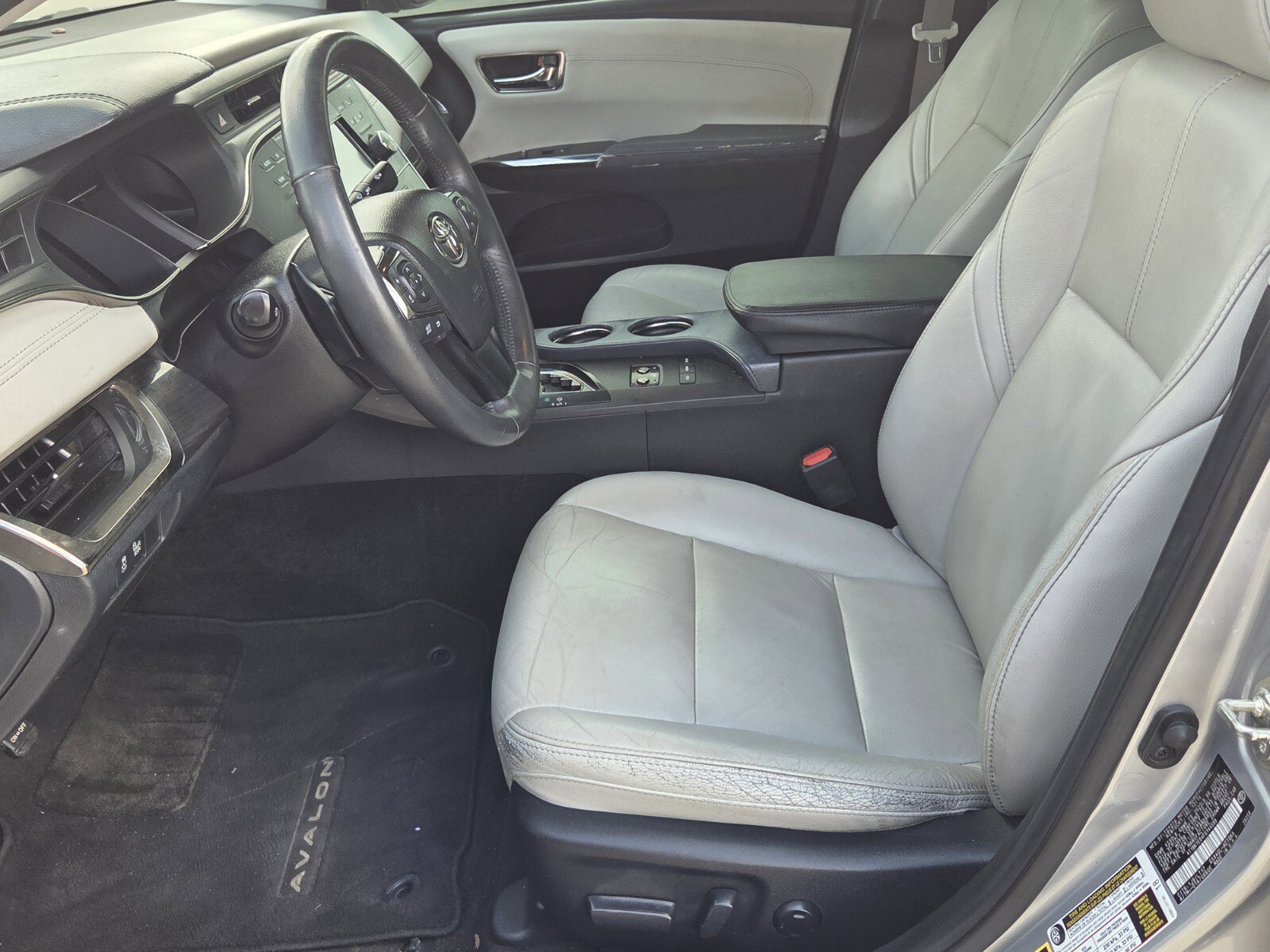 Used 2015 Toyota Avalon XLE Touring FWD image 4