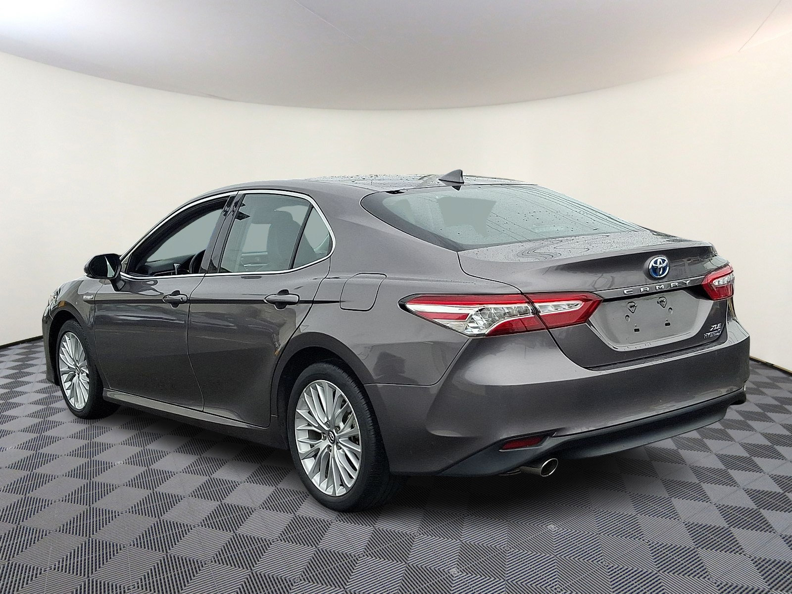 Used 2020 Toyota Camry XLE FWD image 5