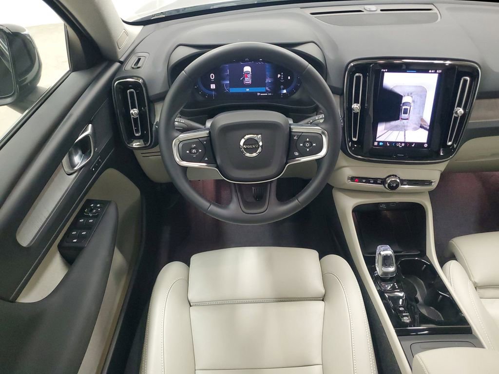 New 2025 Volvo XC40 B5 Plus AWD/4WD image 17