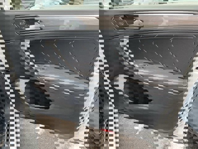 Used 2023 Volkswagen Tiguan SE R-Line image 40