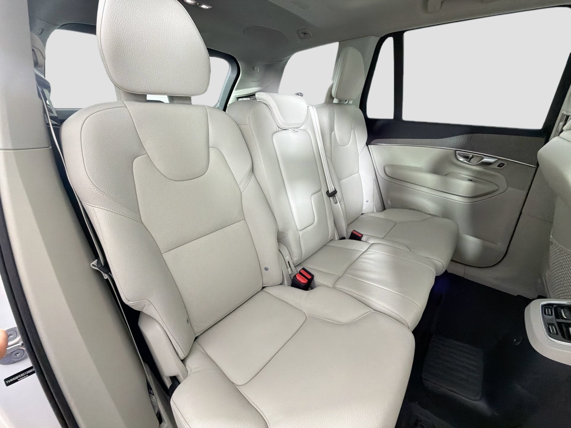 Certified 2025 Volvo XC90 T8 Plus w/ Protection Package Premier AWD/4WD image 28