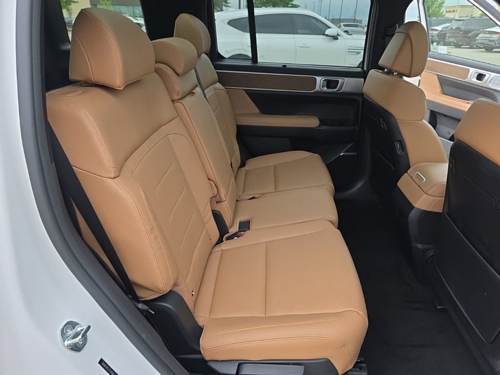 Used 2025 Hyundai Santa Fe Limited FWD image 22